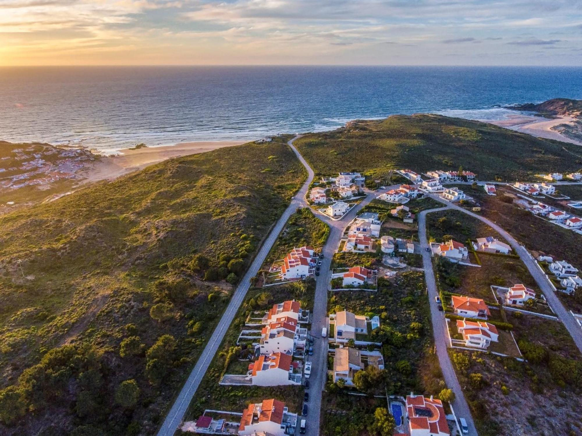 Beach House Clerigo - 2 Unique Apartments อัลเจซูร์ ภายนอก รูปภาพ